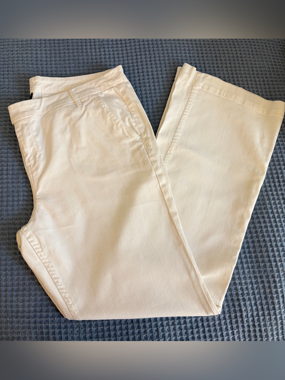Tommy Bahama Women’s Classic White Trousers